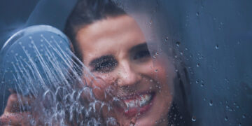 Fare una doccia fredda