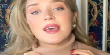 La donna condivide un errore comune che le persone fanno quando indossano un dolcevita