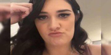 marito guarda la partita durante il matrimonio