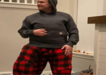 I bambini trovano il posto migliore per giocare a nascondino