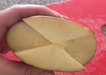 Una donna usa le patate per dipingere il suo salotto e non ha rimpianti