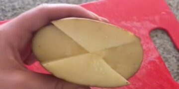 Una donna usa le patate per dipingere il suo salotto e non ha rimpianti