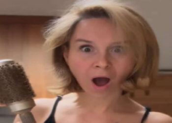 La donna condivide il modo "giusto" per pulire una spazzola per capelli