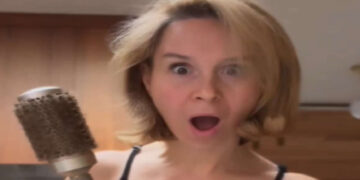 La donna condivide il modo "giusto" per pulire una spazzola per capelli