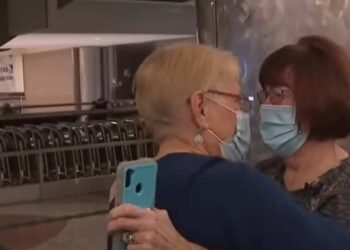 Le sorelle si incontrano di persona dopo essere state separate per 73 anni