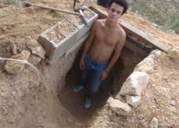 Adolescente litiga con i suoi genitori e scava un sotterraneo gigante