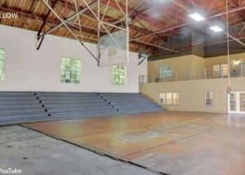 Coppia trasforma la palestra del liceo in una casa da 299.000 dollari