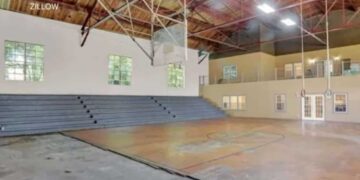 Coppia trasforma la palestra del liceo in una casa da 299.000 dollari