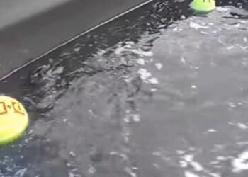 Come pulire una vasca idromassaggio con una palla da tennis