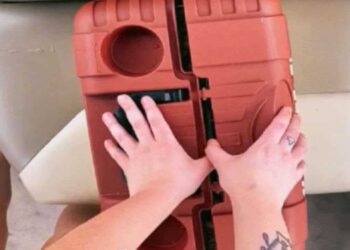 La mamma mostra come ha trasformato una scatola di attrezzi in un porta aperitivi