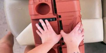 La mamma mostra come ha trasformato una scatola di attrezzi in un porta aperitivi