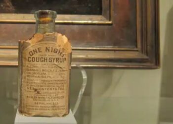 Lo sciroppo della tosse del 1900 era veleno! Guarda di cosa è fatto!