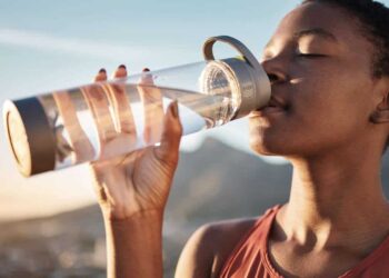 Lo studio suggerisce che l’acqua non è la bevanda migliore per l’idratazione