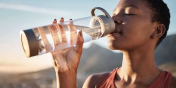 Lo studio suggerisce che l’acqua non è la bevanda migliore per l’idratazione