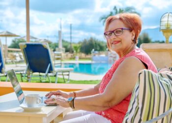 Donne in pensione a 56 anni, ma servono 2 importanti requisiti