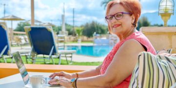 Donne in pensione a 56 anni, ma servono 2 importanti requisiti