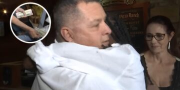 Una cameriera disabile riceva una mancia che le cambia la vita per sempre, ecco chi è il suo benefattore e perché