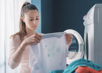 Come rimuovere facilmente le macchie dai vestiti dei bambini: 4 metodi efficaci senza sostanze chimiche