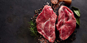 Come scegliere la carne fresca naturale senza additivi chimici: i principali criteri