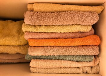 Come il sale può ridare morbidezza agli asciugamani di spugna: un trucco per la vita