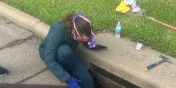 Ha perso i suoi cani nelle fognature infestate dagli scarafaggi a Houston e questo è quello che ha fatto