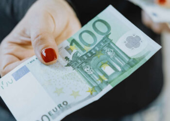 L’Inps conferma il bonus di 100 euro in busta paga: destinatari e durata