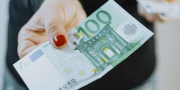 L’Inps conferma il bonus di 100 euro in busta paga: destinatari e durata