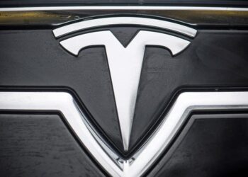 Quanto si spende per percorrere 100 km con una Tesla? I numeri vi sorprenderanno!