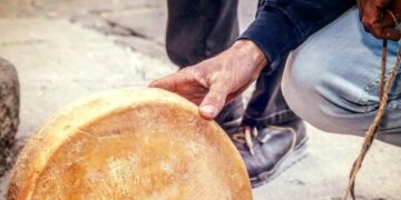 Il lancio del Maiorchino, antica tradizione siciliana, riconosciuto come patrimonio dell’umanità.