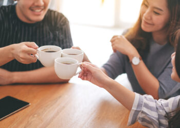 Il consumo di caffè di sera è dannoso per la salute? Scopriamo la realtà