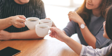 Il consumo di caffè di sera è dannoso per la salute? Scopriamo la realtà