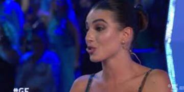 Rebecca Staffelli debutta in prima serata al ‘Grande Fratello’: la 25enne figlia di Valerio Staffelli di ‘Striscia la Notizia’ fa il suo ingresso in studio.